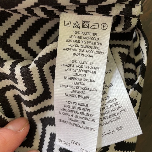 French Connection Blouse EUC - Picture 14 of 14